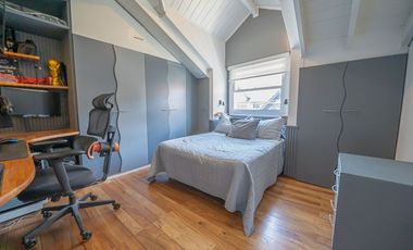 VENTA CASA DE 5 AMBIENTES EN VILLA SARMIENTO