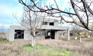 PARCELA EN CONDOMINIO CON OBRA AVANZADA Y ROL PROPIO