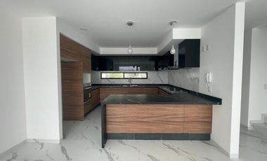 CASA EN LAGO ESMERALDA