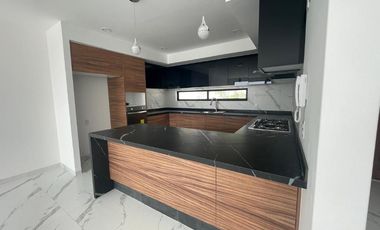 CASA EN LAGO ESMERALDA