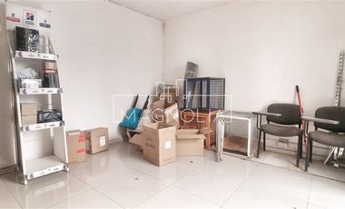 Local Comercial en Venta en Plaza Eusebio Lillo/ a dos calles de estación de Metro