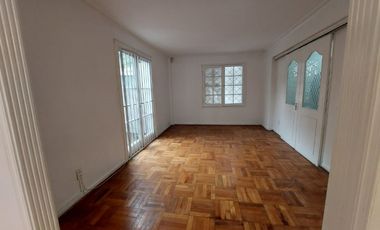 Casa Amplia En Barrio Residencial Metro Bilbao
