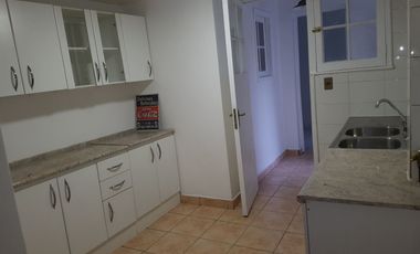 Casa Amplia En Barrio Residencial Metro Bilbao