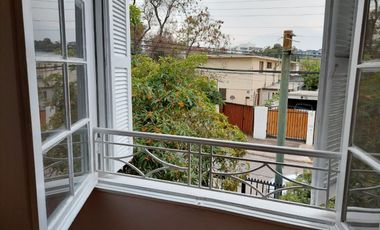 Casa Amplia En Barrio Residencial Metro Bilbao