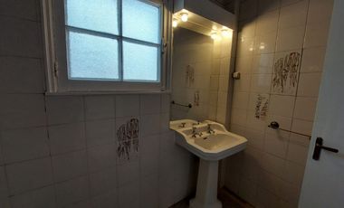 Casa Amplia En Barrio Residencial Metro Bilbao