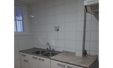 Casa Amplia En Barrio Residencial Metro Bilbao