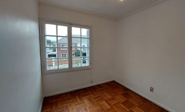 Casa Amplia En Barrio Residencial Metro Bilbao