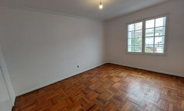 Casa Amplia En Barrio Residencial Metro Bilbao