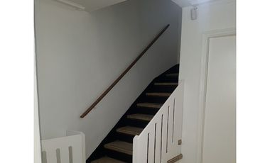 Casa Amplia En Barrio Residencial Metro Bilbao