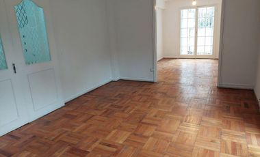 Casa Amplia En Barrio Residencial Metro Bilbao