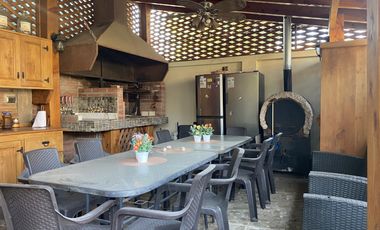 Venta, Estupenda casa con espacios muy amplios en general, piscina temperada