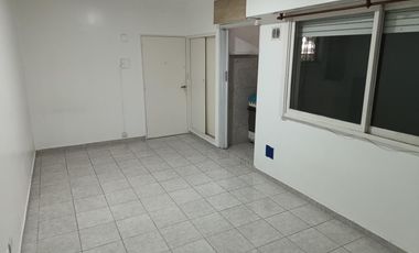 Departamento 1 amb a metros de Av.Maipu