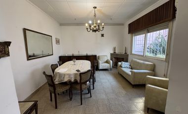 Hermosa casa amoblada  - fondo con quincho y parrilla - jardin al frente - gastos super bajos