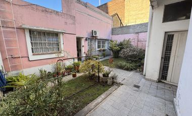 Hermosa casa amoblada  - fondo con quincho y parrilla - jardin al frente - gastos super bajos