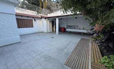 Hermosa casa amoblada  - fondo con quincho y parrilla - jardin al frente - gastos super bajos