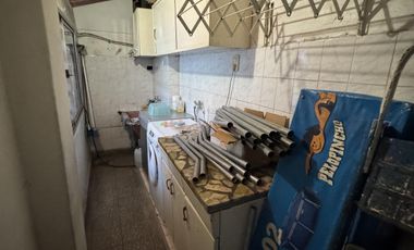 Hermosa casa amoblada  - fondo con quincho y parrilla - jardin al frente - gastos super bajos