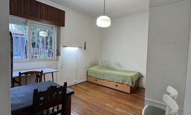 Hermosa casa amoblada  - fondo con quincho y parrilla - jardin al frente - gastos super bajos