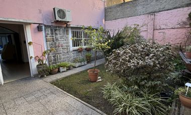 Hermosa casa amoblada  - fondo con quincho y parrilla - jardin al frente - gastos super bajos