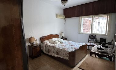 Hermosa casa amoblada  - fondo con quincho y parrilla - jardin al frente - gastos super bajos