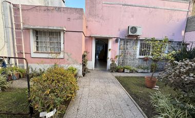 Hermosa casa amoblada  - fondo con quincho y parrilla - jardin al frente - gastos super bajos