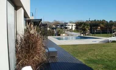 En alquiler, excelente dormy en bahia del sol, 3 dormitorios, playroom, amarra y 2 cocheras