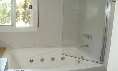 En alquiler, excelente dormy en bahia del sol, 3 dormitorios, playroom, amarra y 2 cocheras