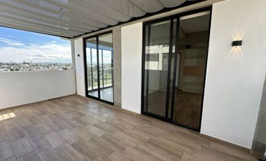 Departamento con Terraza y Casa Club en Renta en Cluster Alcumbre