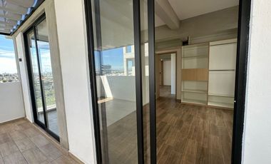Departamento con Terraza y Casa Club en Renta en Cluster Alcumbre