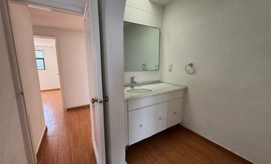 CASA EN RENTA EN CD. SATÉLITE, NAUCALPAN, EDO. MÉXICO