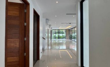 6 Bedroom For Sale in Ayala Alabang, Muntinlupa City