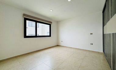 CASA EN VENTA EN QUERÉTARO, ZIBATÁ, TRES CONTROLES DE ACCESO