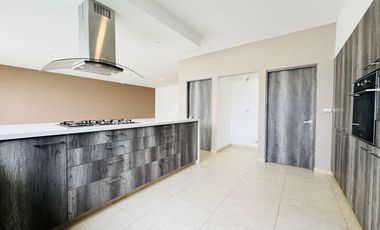 CASA EN VENTA EN QUERÉTARO, ZIBATÁ, TRES CONTROLES DE ACCESO