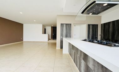 CASA EN VENTA EN QUERÉTARO, ZIBATÁ, TRES CONTROLES DE ACCESO