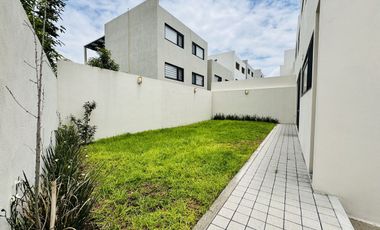 CASA EN VENTA EN QUERÉTARO, ZIBATÁ, TRES CONTROLES DE ACCESO