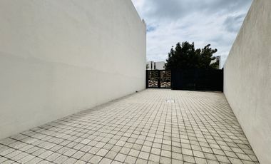 CASA EN VENTA EN QUERÉTARO, ZIBATÁ, TRES CONTROLES DE ACCESO