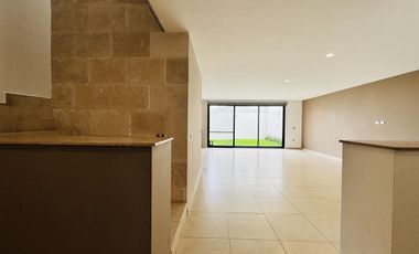 CASA EN VENTA EN QUERÉTARO, ZIBATÁ, TRES CONTROLES DE ACCESO