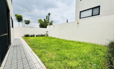 CASA EN VENTA EN QUERÉTARO, ZIBATÁ, TRES CONTROLES DE ACCESO