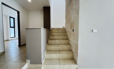 CASA EN VENTA EN QUERÉTARO, ZIBATÁ, TRES CONTROLES DE ACCESO