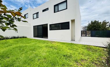 CASA EN VENTA EN QUERÉTARO, ZIBATÁ, TRES CONTROLES DE ACCESO