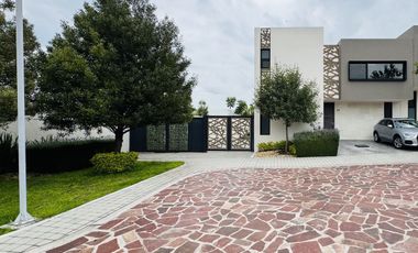 CASA EN VENTA EN QUERÉTARO, ZIBATÁ, TRES CONTROLES DE ACCESO