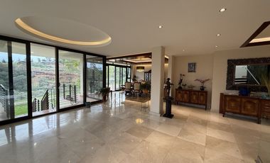 Venta de residencia con vista al campo de Golf en Bosque Real