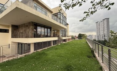 Venta de residencia con vista al campo de Golf en Bosque Real