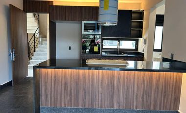 Estrena depto en las águilas...