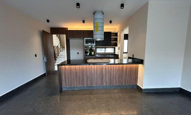 Estrena depto en las águilas...