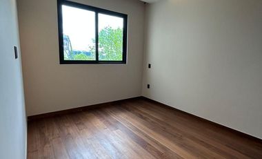 Estrena depto en las águilas...