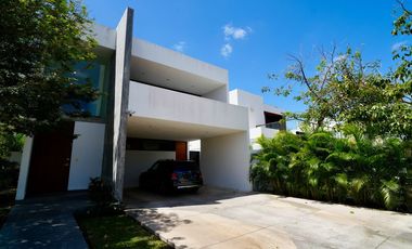 🔑 ¡Casa en Venta en Privada Parque Natura!