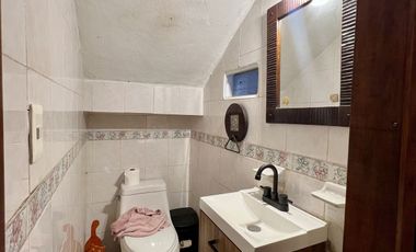 CASA EN VENTA CERCA DE AVENIDAS
