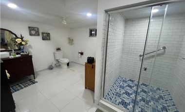 Venta de casa con piscina, Playa Gorgona, Chame