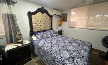 Venta de casa con piscina, Playa Gorgona, Chame