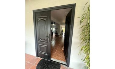 Venta de casa con piscina, Playa Gorgona, Chame